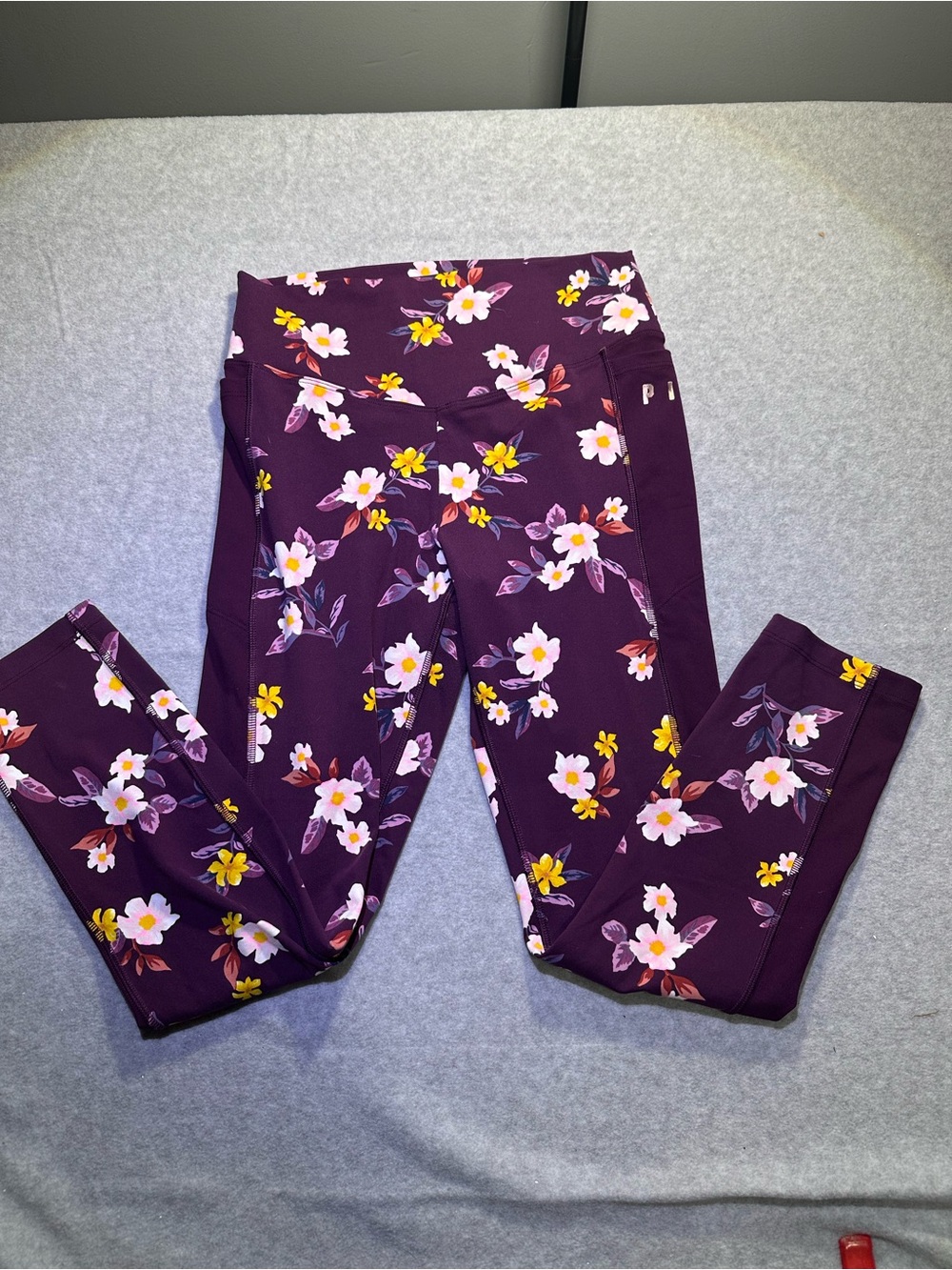 PINK Victoria’s Secret Ultimate Floral Leggings Medium Ankle